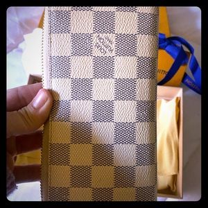 Louis Vuitton Zippy Wallet